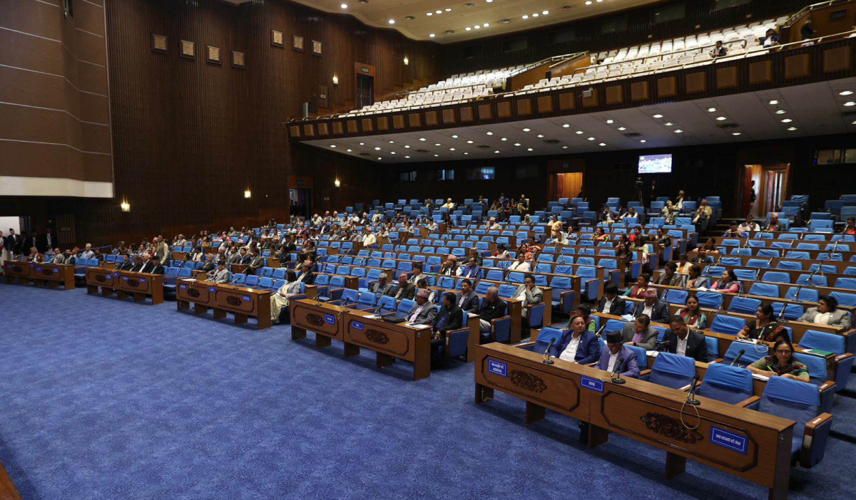 शिशिर खनालले प्रधानमन्त्री भैंसी चढेर आए भनेपछि संसदमा हंगामा