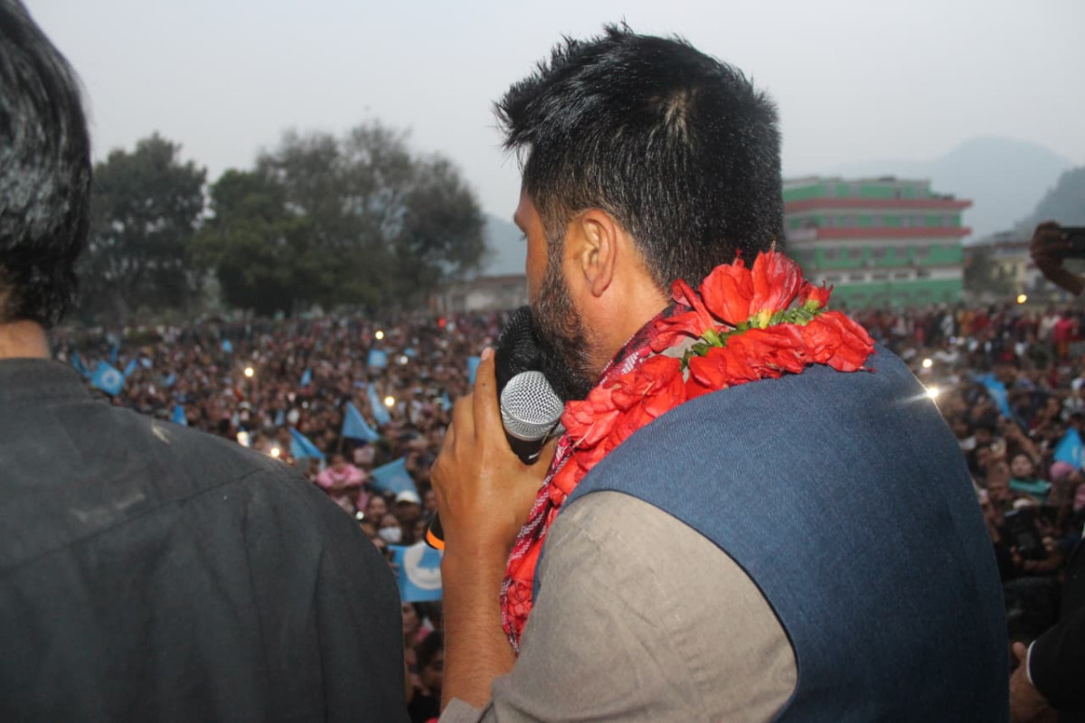 चितवनबाट तनहुँ पुगेका रविलाई मुख्य सडकमै कालोझण्डा