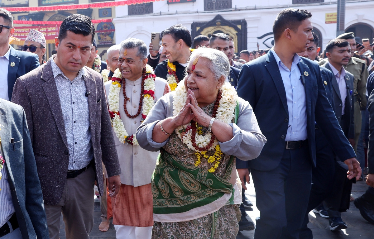 प्रधानमन्त्री कार्कीले पशुपतिनाथको दर्शनसहित गरिन् रुद्राभिषेक पूजा
