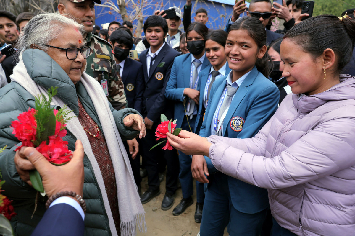 प्रधानमन्त्री कार्कीद्वारा कर्णाली प्राविधिक शिक्षालयको अवलोकन