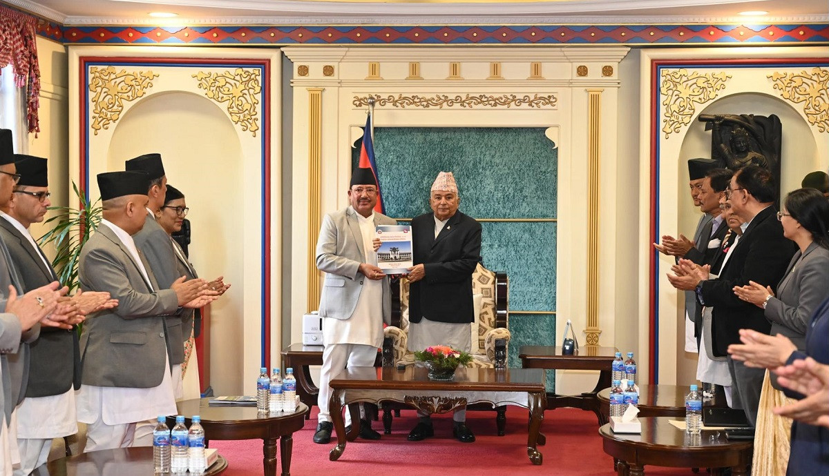 स्वच्छ र भयरहित वातावरणमा निर्वाचन सम्पन्न गरेकामा आयोगलाई राष्ट्रपतिले दिए धन्यवाद