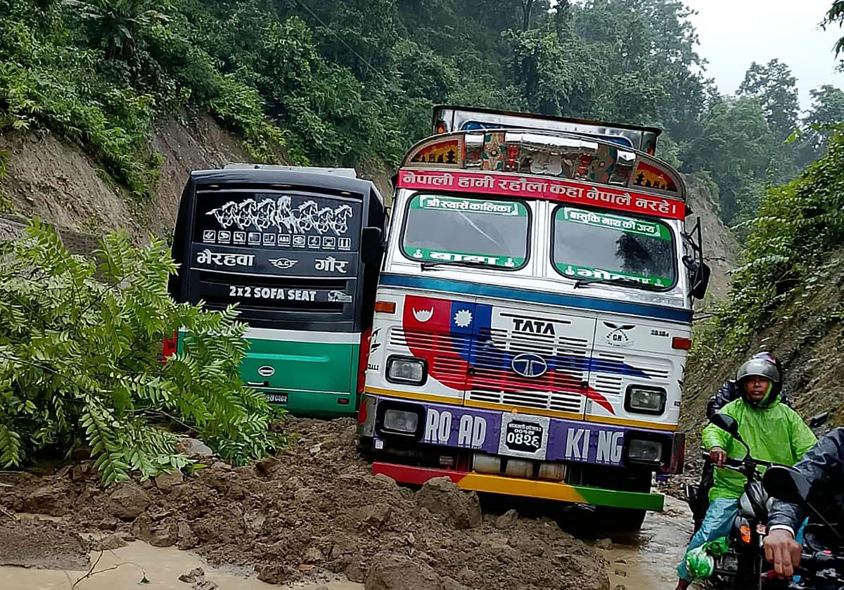 पहिरो खस्दा कान्तिलोकपथ पूर्ण रूपमा अवरुद्ध