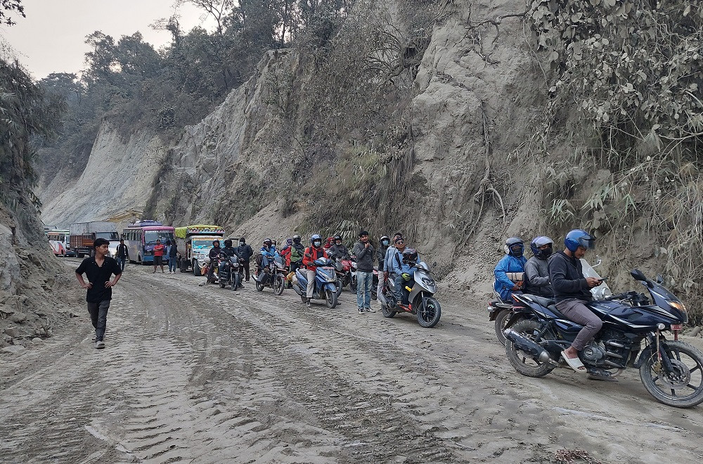 नवलपरासीको दाउन्नेमा गाडी सञ्चालनमा अझै कठिनाइ