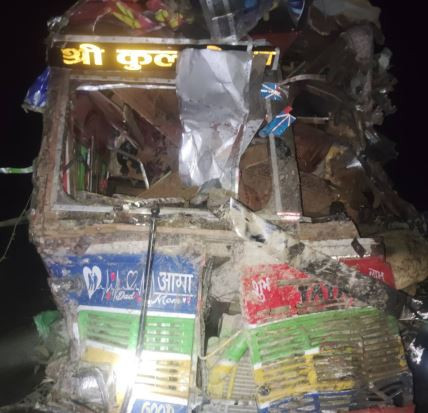 नवलपरासीमा बस र ट्रक दुर्घटना हुँदा तीन जनाको ज्यान गयो, १५ जना घाइते
