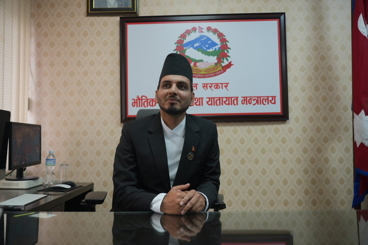 भौतिक मन्त्रीले भने, ‘कर्मचारीले कमिशन मागे मलाई सिधै जानकारी दिनु, कारबाही गर्छु’