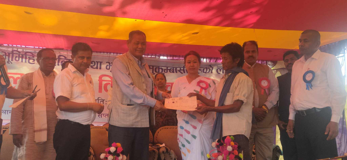 आफ्नै देशको नागरिकलाई विदेशी बनाउनु देशद्रोही होे : तेजुलाल  चौधरी