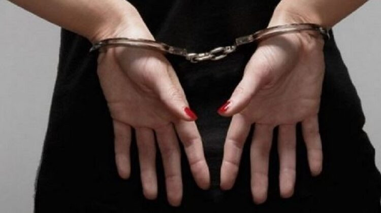 प्याडमा लुकाइएको ब्राउनसुगरसहित एक महिला पक्राउ