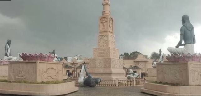 प्रधानमन्त्री प्रचण्ड पुग्नु अघि महाकालेश्वर मुल प्रवेशद्धार नै भत्कियाे, भएन मानबिय क्षती