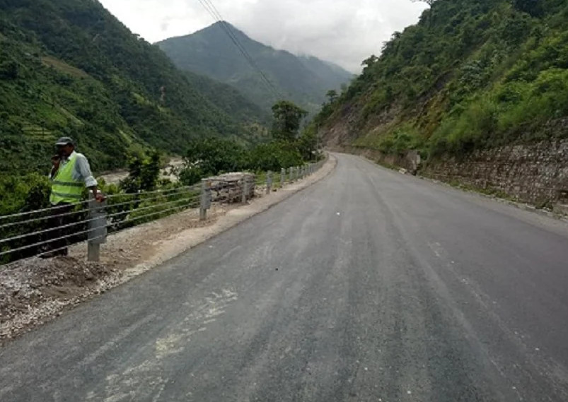 सुख्खा पहिरोले नारायणगढ–मुग्लिन सडकखण्ड अवरुद्ध