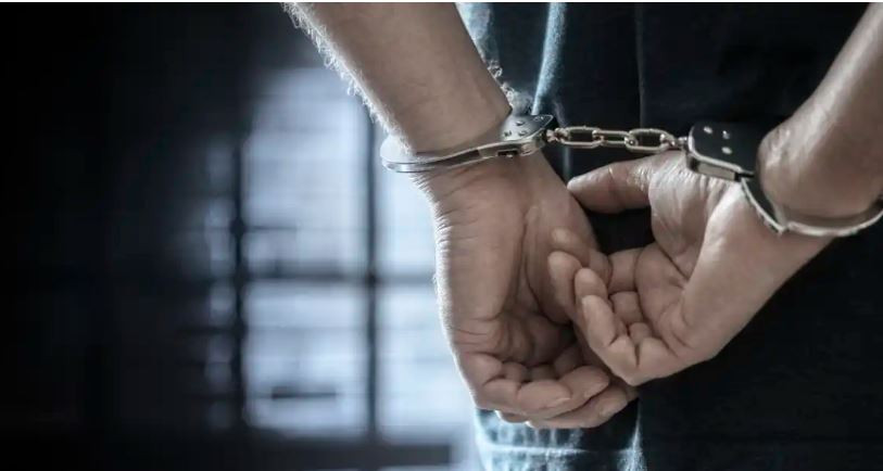 सेवाग्राहीसँग घुस लिदैँ गर्दा प्रधानाध्यापकसहित दुई पक्राउ