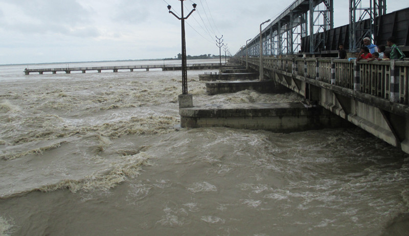 सप्तकोशीमा ट्रक खस्यो, तीनजनाको उद्धार