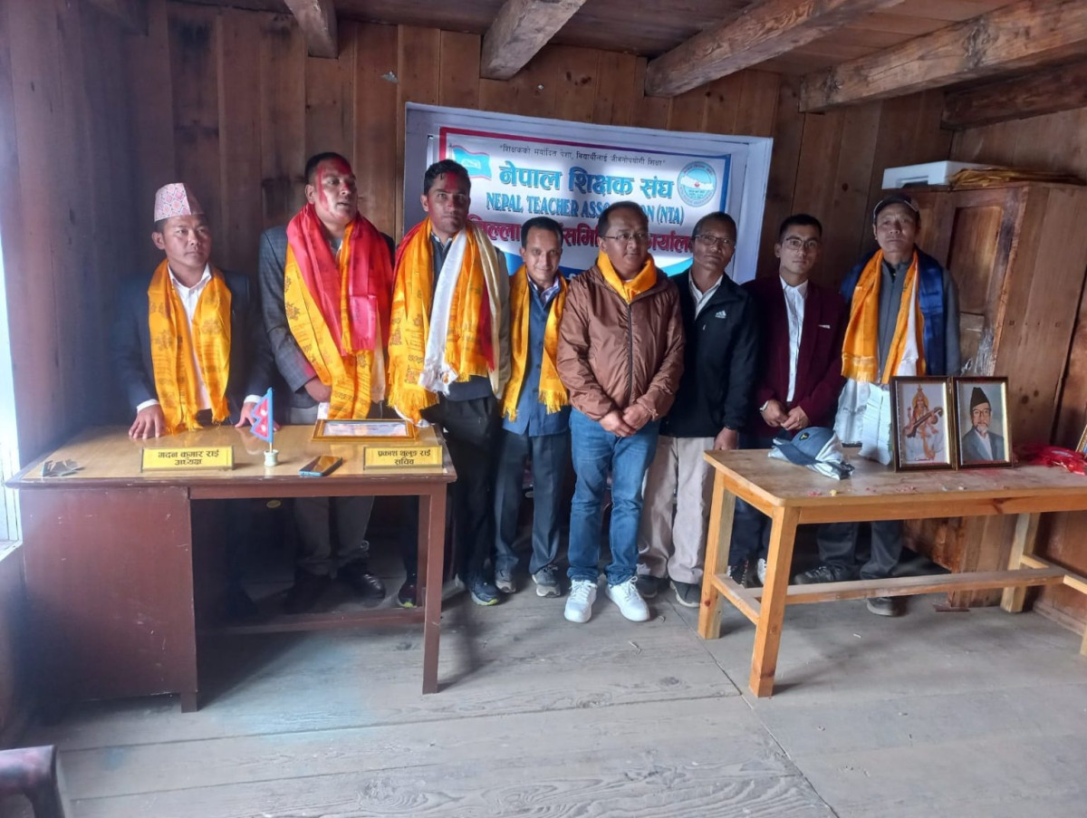 तरुण दल केन्द्रीय सदस्य थापाद्वय शिक्षक संघ सोलुखुम्बुबाट सम्मानित