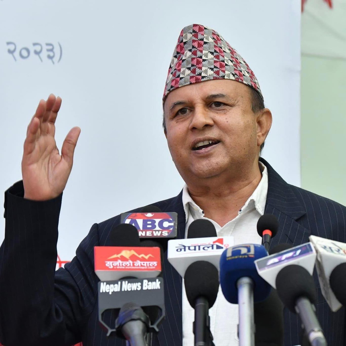 'बिदेशमा रहेकालाई फर्काउँछु भन्नेहरु राजनीतिमा आएपछि बिदेशिनेको संख्या झन बढयो'