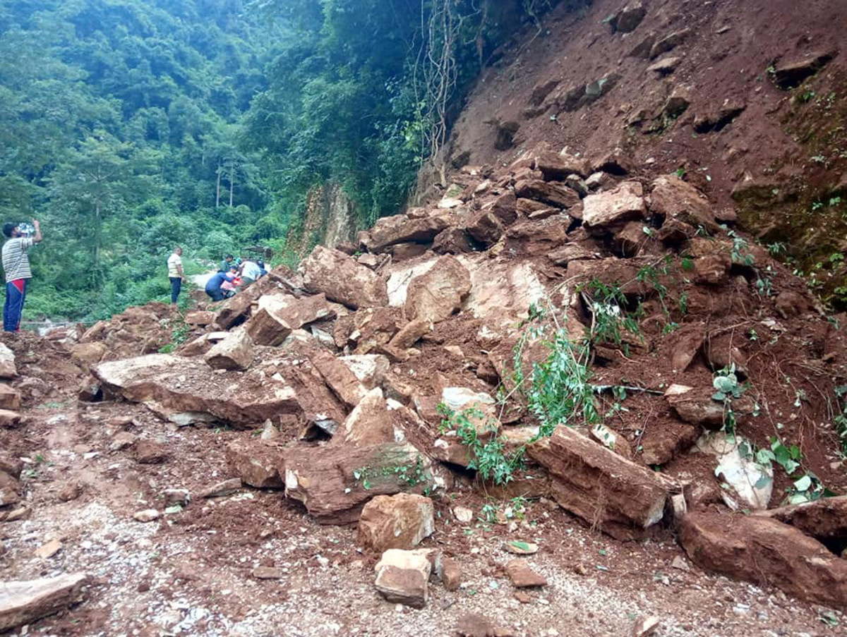 पहिरो खस्दा सिदार्थ राजमार्ग अबरुद्ध