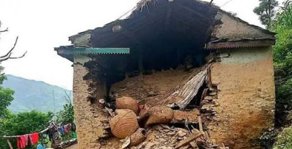 बाजुरामा वर्षाका कारण एक घर भत्कियो