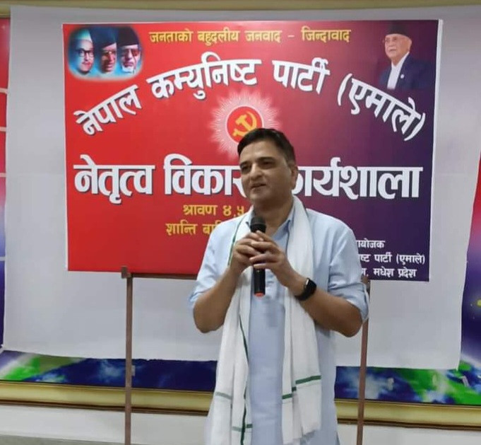 सत्ताधारी नेतालाइ छानविनकाे डरले समिती बनाइएन : योगेश भट्टराई