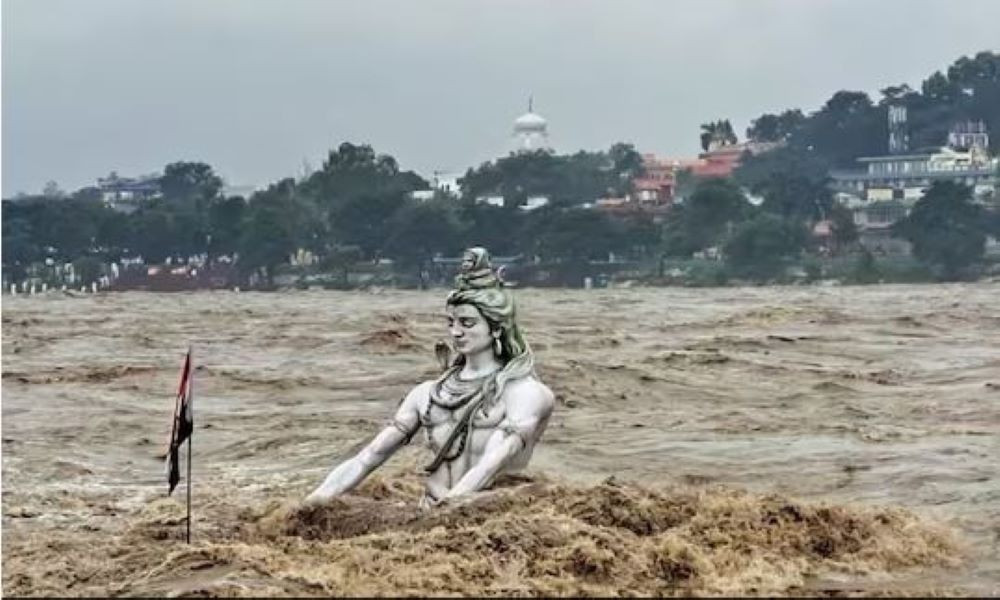 हिमाचल र उत्तराखण्डमा बाढी  पहिरोमा परी हालसम्म २३० जनाको मृत्यु