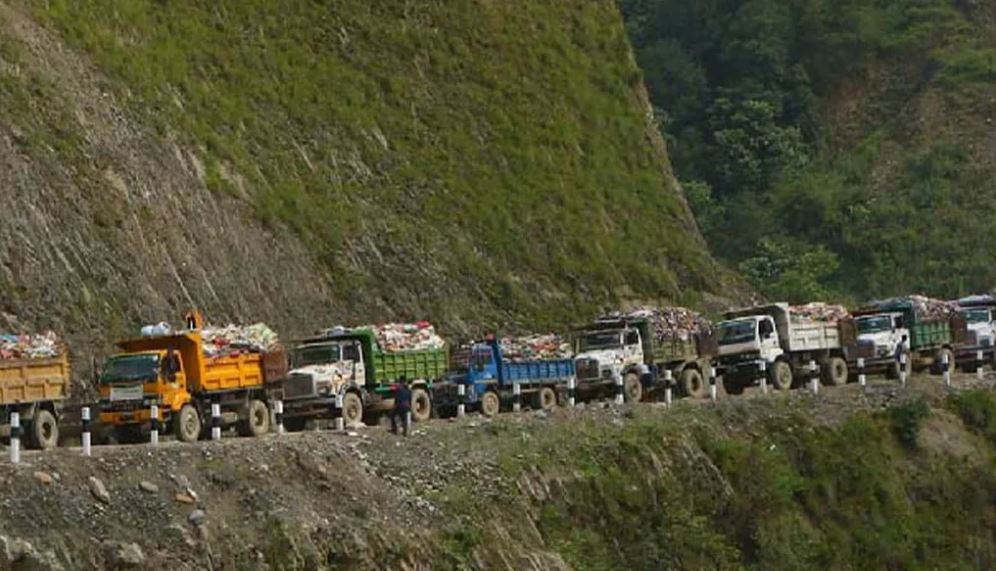 बञ्चरेडाँडामा काठमाडौंको फोहर फाल्न रोक्ने स्थानीयको घोषणा