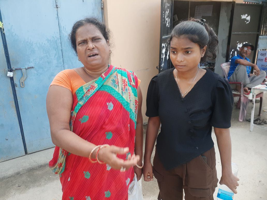 नागरिकता लिन अदालतको आदेश लिएर आउन लक्ष्मी र पूजालाई प्रशासनको गैरजिम्मेवार जवाफ