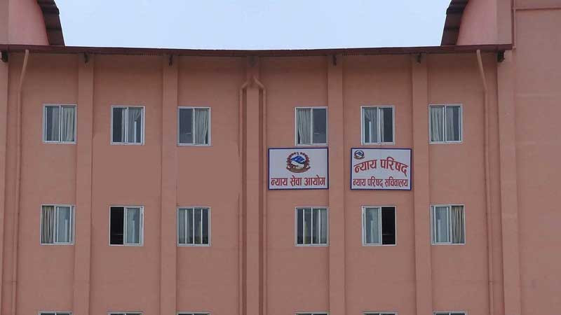 थप १२ न्यायाधीशको सरुवा