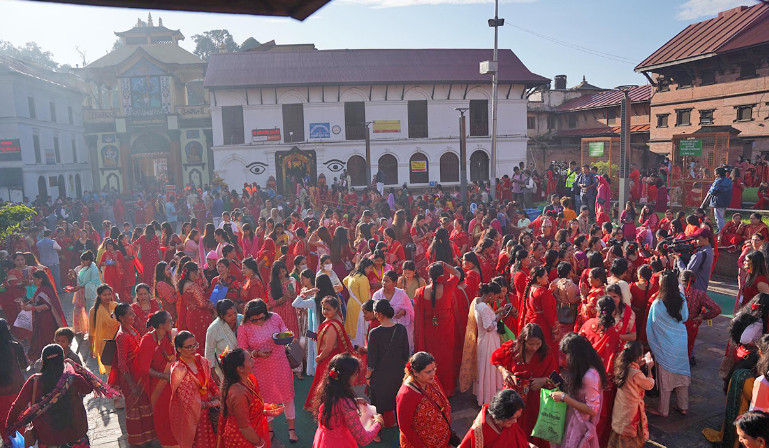 देशभरका  शिवालयमा भक्तजनको घुइँचो