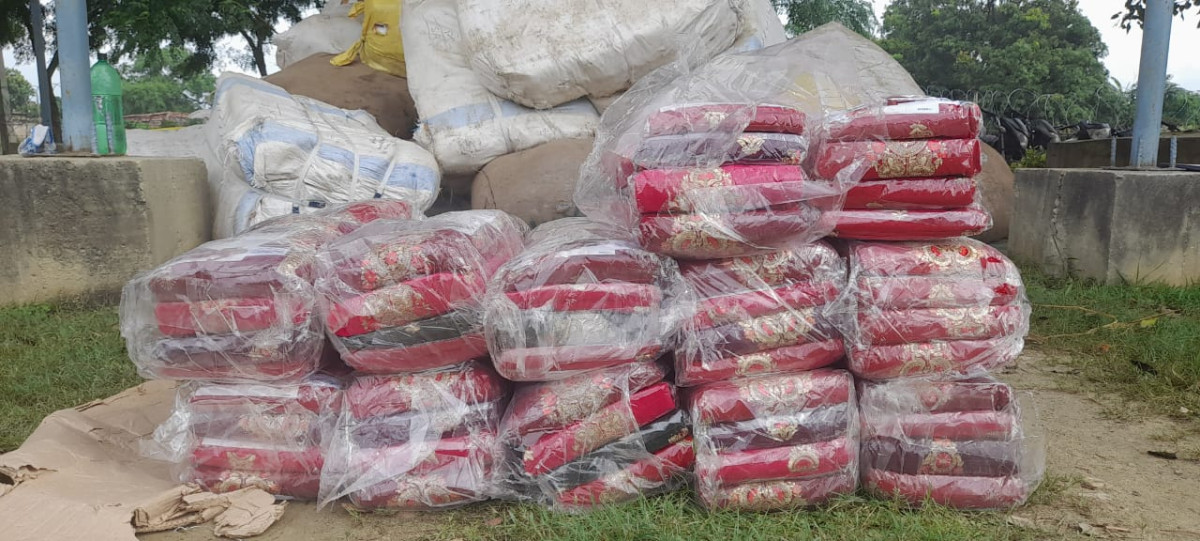 तस्करीको अखडा बन्दै सिरहा, एक हप्तामा दुई करोडको कपडा बरामद