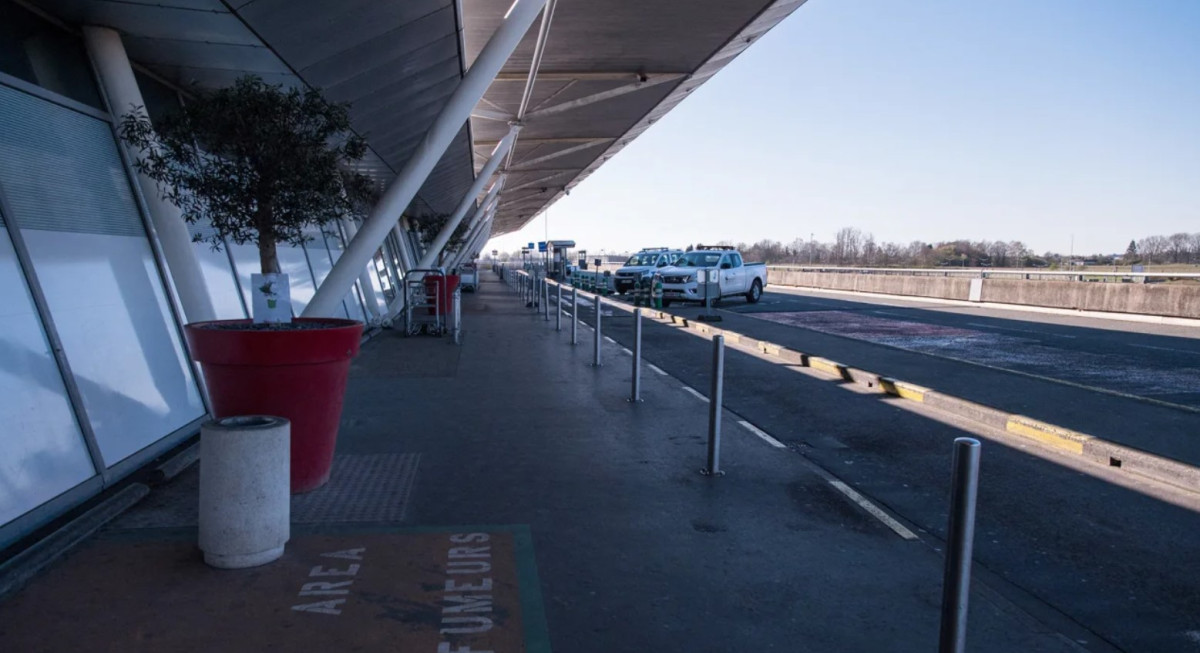 फ्रान्सका ६ विमानस्थल आक्रमणको धम्कीपछि खाली