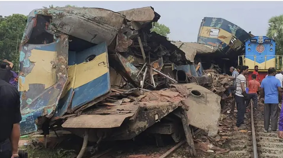बङ्गलादेशमा रेल दुर्घटनामा ज्यान गुमाउनेको सङ्ख्या १५ पुग्यो