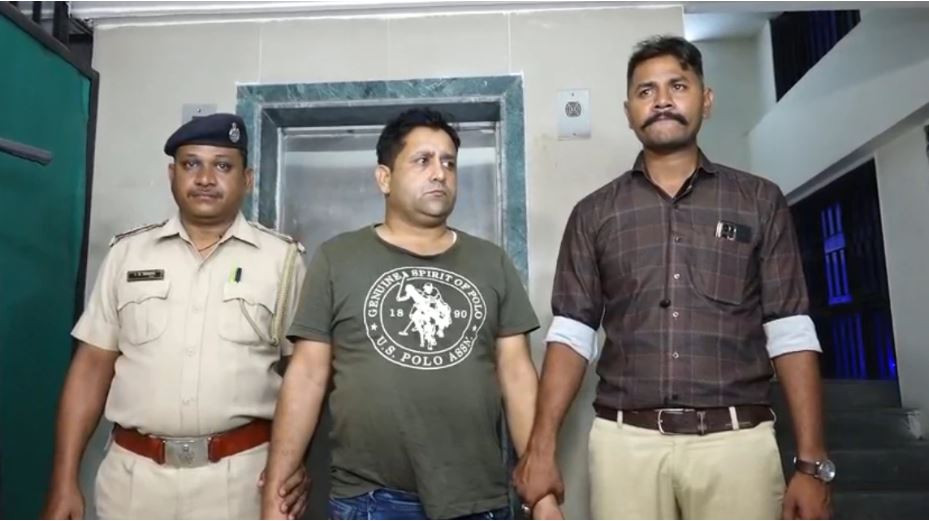 भारतमा एक परिवारका ७ जनालाई ‘सामूहिक आत्महत्या’ गराउन बिबश बनाउने एक पक्राउ