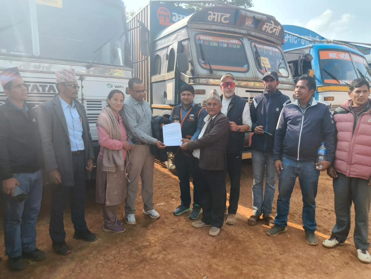 भाटभटेनीद्वारा  भूकम्पपीडितका लागि  १ हजार ६८० बोरा चालम सहयोग