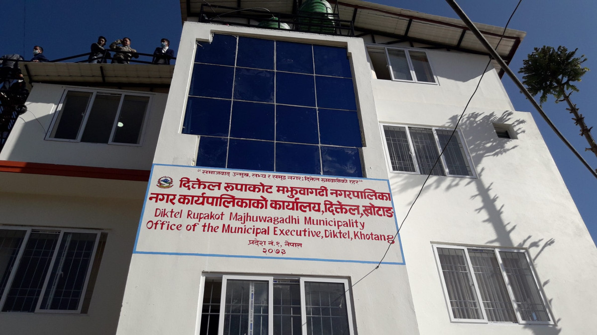 दिक्तेल रूपाकोट मझुवागढीद्वारा पाठेघर खसेका महिलाको निः शुल्क उपचार