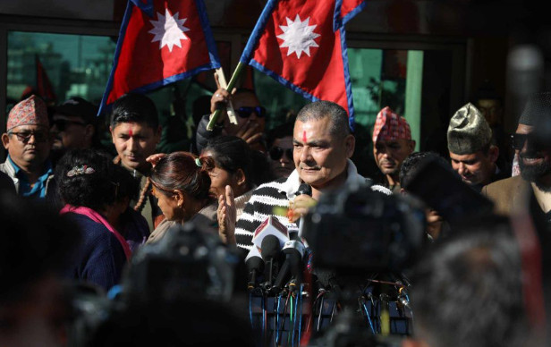 राजतन्त्रबारे जनमतसंग्रह गर्न दुर्गा प्रसाईँको चेतावनी
