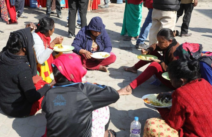 गौशालाका गेस्ट हाउसमा दुर्गा प्रसाईँका समर्थकहरु(तस्बिरहरु)