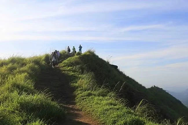 हान्थाना पहाडमा फसेका  १८० जना विद्यार्थीको उद्धार