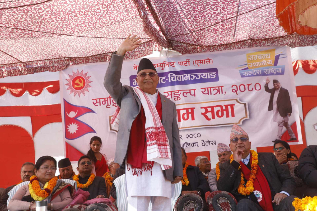 राजतन्त्रको कुरा गर्ने देशद्रोही हुन् : ओली