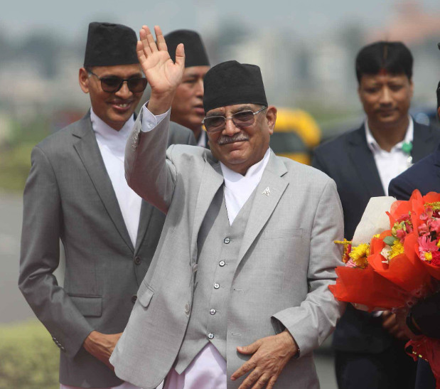 पार्टीको आन्तरिक बैठक र प्रशिक्षण कार्यक्रममा सहभागी प्रधानमन्त्री दाहाल महोत्तरीमा