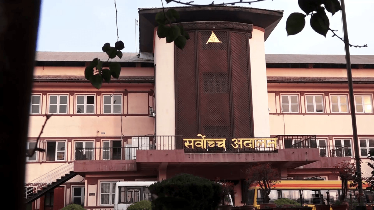 संवैधानिक इजलासबाट फुकेन संवैधानिक जटिलतासँग जोडिएका मुद्दाको गाँठो