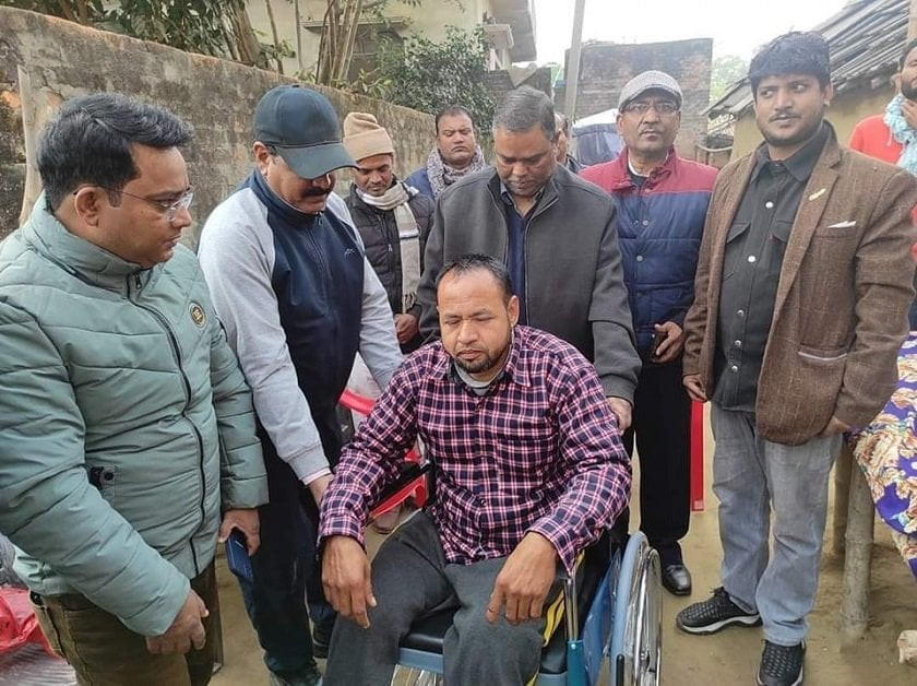 उपेन्द्र यादवले दिए मधेश आन्दोलनका घाइतेलाई ह्वील चेयर