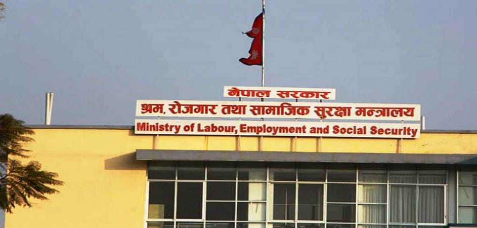 श्रम स्वीकृति लिएर विदेश जाने ६ महिनामा ३ लाख