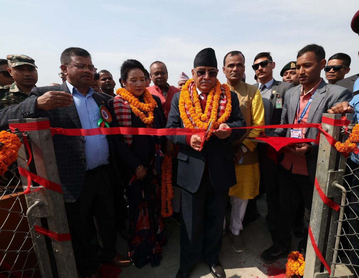 प्रधानमन्त्रीद्वारा  कमला नदीमा निर्माण भएको झोलुङ्गे पुलको  उद्घाटन