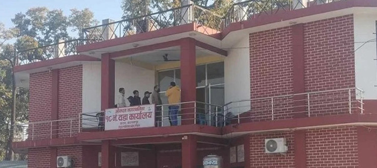 कञ्चनपुरको भीमदत्त नगरपालिकाको एक वडा कार्यालयभित्र युवती  मृत भेटिइन्