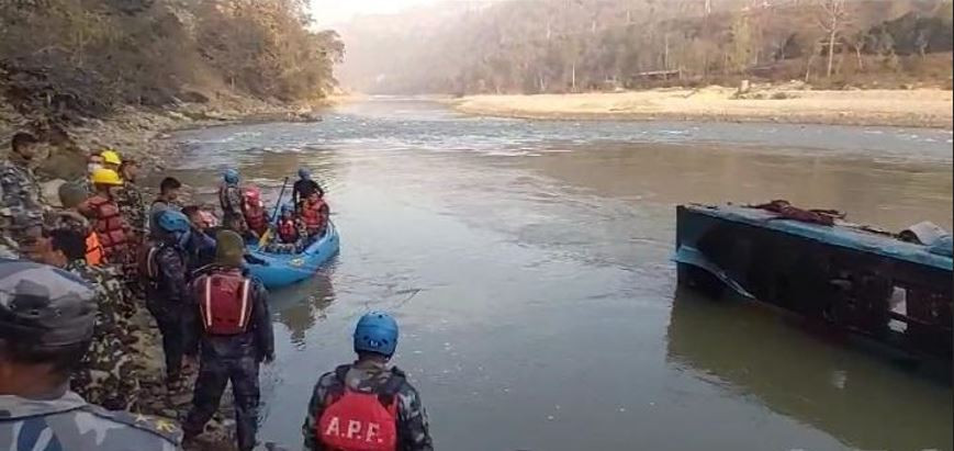 त्रिशूलीमा बस दुर्घटना : चार जनाको मृत्यु, ३० भन्दा बढी घाइते
