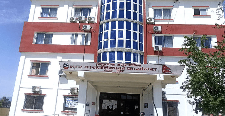 ठाकुरबाबा नगरपालिकामा करारका कर्मचारी कटौती