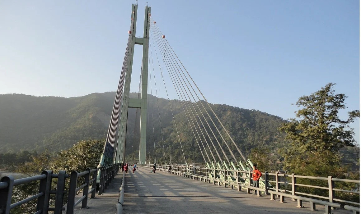 कर्णाली पुलबाट हाम फाल्दा बेपत्ता भएका युवक खोज्न गोताखोर परिचालन  गरिँदै