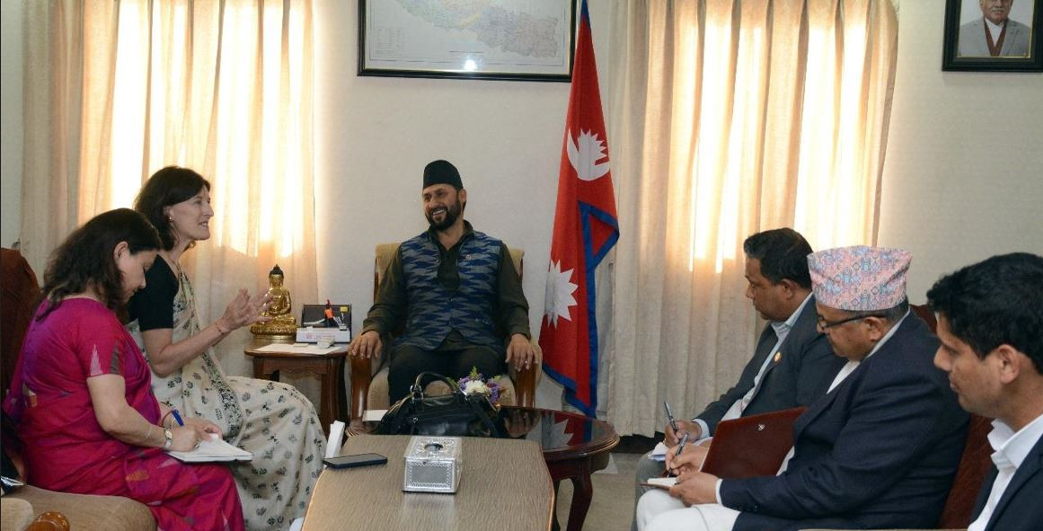उपप्रधानमन्त्री लामिछाने र विश्व बैंकका देशीय निर्देशकबीच भेट