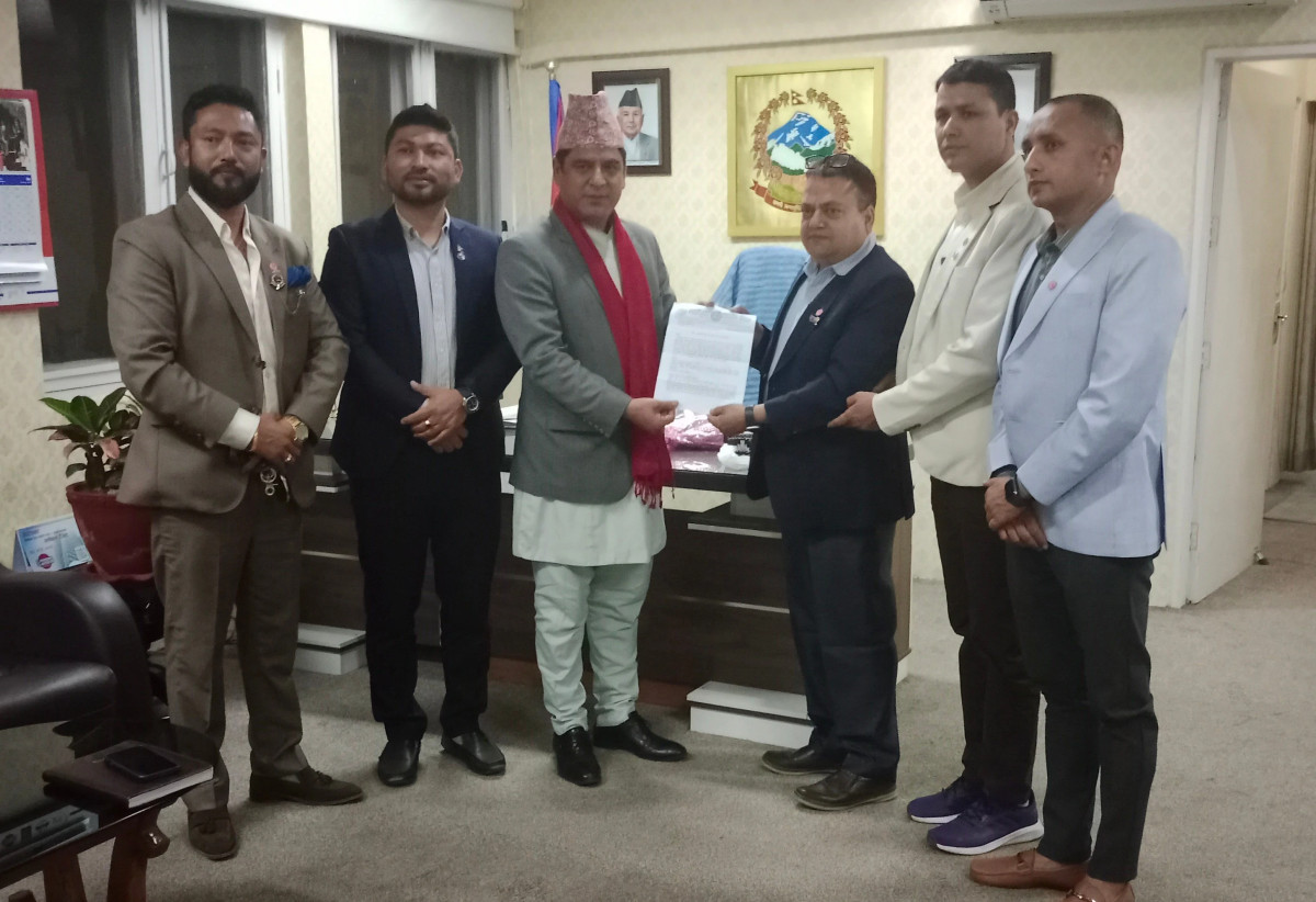ढुवानी व्यवसायीका समस्या समाधानमा सकारात्मक छु : मन्त्री भण्डारी