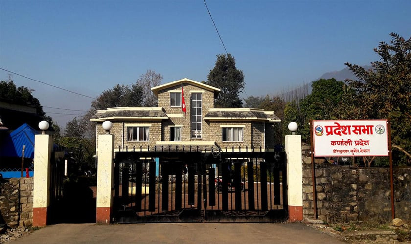 एमाले र माओवादीबिचको लफडाले कर्णाली प्रदेशसभाको बैठक प्रभावित