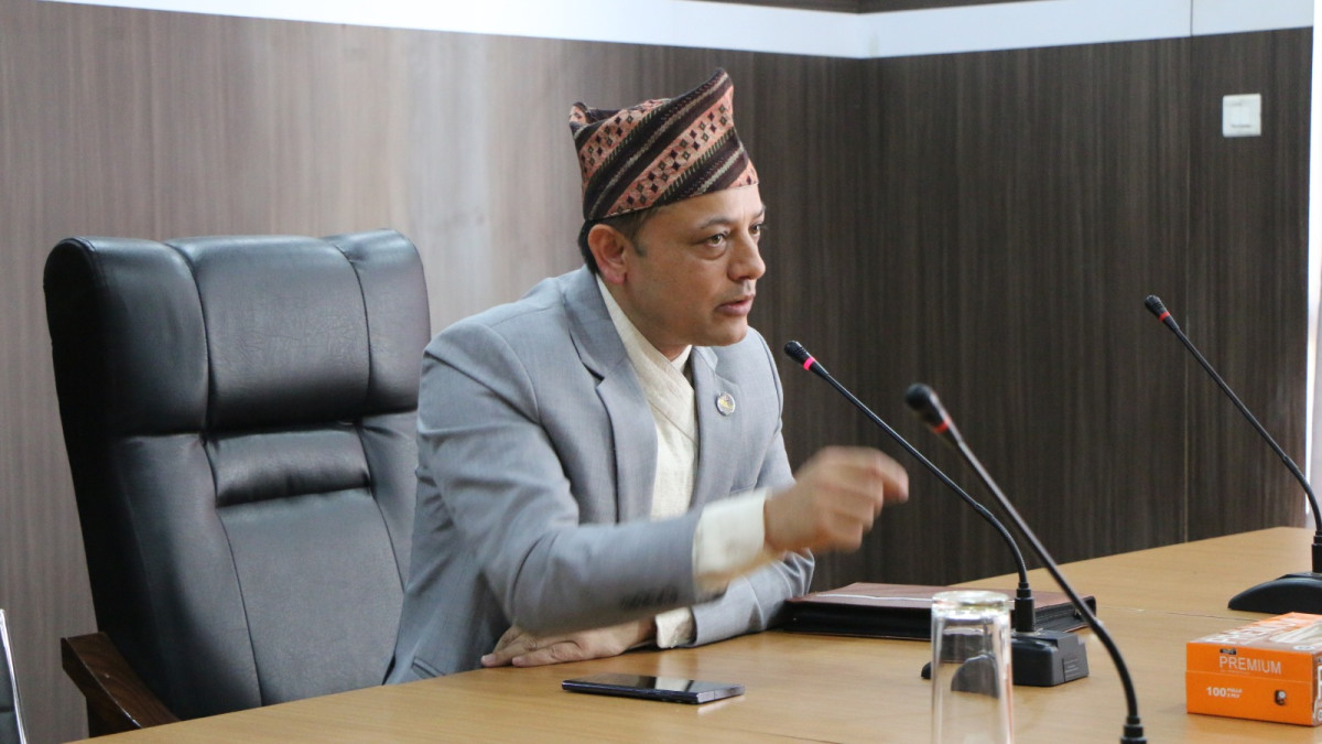 सहकारीमा मेरै २३ लाख डुबेको छ, उठाइदिनेलाई एक/दुई लाख दिन्छुः श्रममन्त्री अर्याल