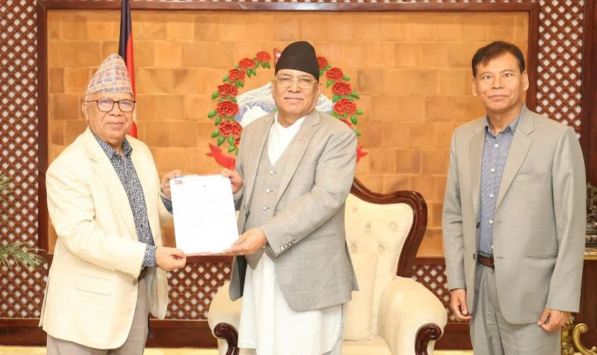 संसद्को गतिरोध हटाउन पहल गर्न प्रधानमन्त्रीलाई माधव नेपालको ध्यानाकर्षण