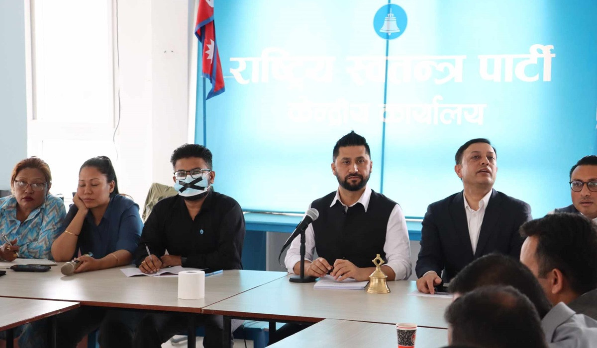 रास्वपा महामन्त्री ढकाल निलम्बित, कार्यवाहक जिम्मेवारी बुर्लाकोटीलाई